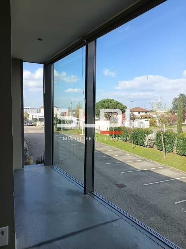 Activités A VENDRE - DECINES CHARPIEU - 2 100 m²