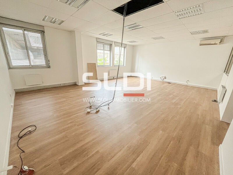 Bureaux A LOUER - VILLEURBANNE - 545 m²