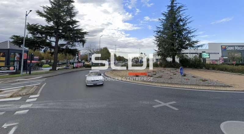 Commerces A LOUER - SAINT PRIEST - 1 191 m²