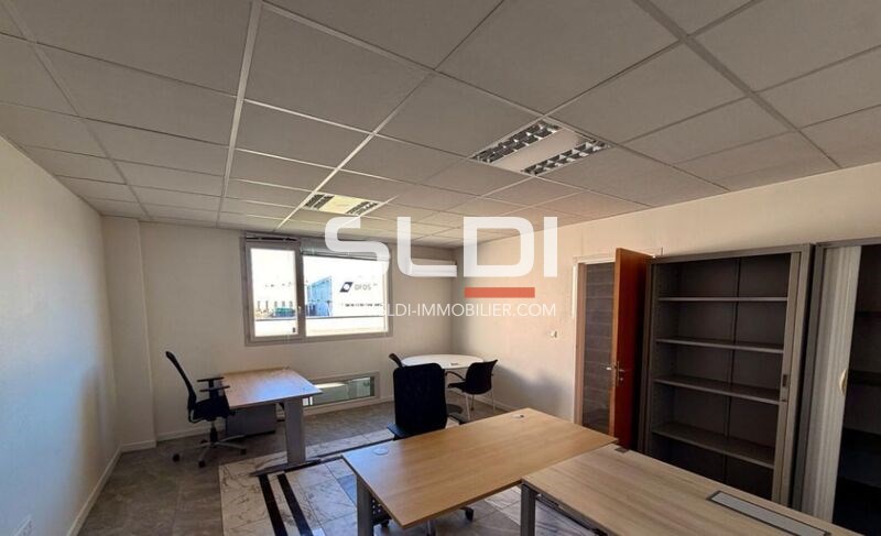Locaux d'activités A LOUER - SAINT PRIEST - 200 m²