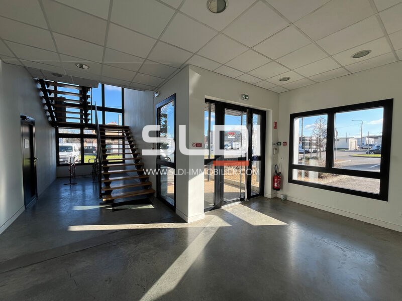 Locaux d'activités A LOUER - VAULX EN VELIN - 2 909 m²