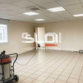 Activités A LOUER - CHASSIEU - 240 m² Activités A LOUER - CHASSIEU - 240 m²