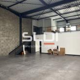 Locaux d'activités A LOUER - SAINT ANDRE DE CORCY - 445 m² Locaux d'activités A LOUER - SAINT ANDRE DE CORCY - 445 m²