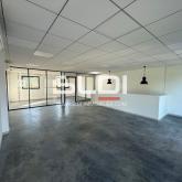 Locaux d'activités A VENDRE - SAINT LAURENT DE MURE - 150 m² Locaux d'activités A VENDRE - SAINT LAURENT DE MURE - 150 m²