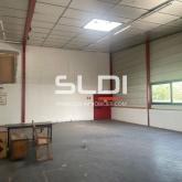 Locaux d'activités A VENDRE OU A LOUER - RILLIEUX LA PAPE - 3 200 m²