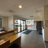 Locaux d'activités A LOUER - SAINT PRIEST - 598 m² Locaux d'activités A LOUER - SAINT PRIEST - 598 m²