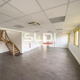 Locaux d'activités A VENDRE OU A LOUER - GENAS - 990 m² Locaux d'activités A VENDRE OU A LOUER - GENAS - 990 m²