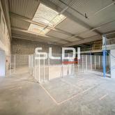 Locaux d'activités A VENDRE OU A LOUER - GENAS - 990 m² Locaux d'activités A VENDRE OU A LOUER - GENAS - 990 m²