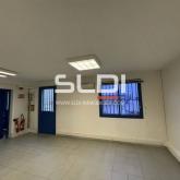 Locaux d'activités A LOUER - PUSIGNAN - 1 305 m² Locaux d'activités A LOUER - PUSIGNAN - 1 305 m²