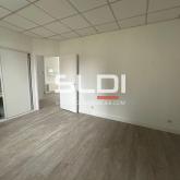 Commerces A VENDRE OU A LOUER - NEUVILLE SUR SAONE - 66 m²