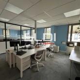 Bureaux A LOUER - LIMAS - 107 m² Bureaux A LOUER - LIMAS - 107 m²