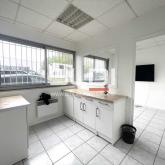 Locaux d'activités A LOUER - CHASSIEU - 380 m² Locaux d'activités A LOUER - CHASSIEU - 380 m²
