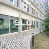 Commerces A VENDRE - LYON - 162 m²