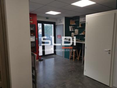 Locaux d'activités A VENDRE - SAINT LAURENT DE MURE - 150 m²
