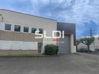 Locaux d'activités A LOUER - SAINT PRIEST - 370 m²