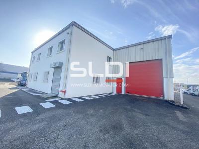 Locaux d'activités A LOUER - CHASSIEU - 686 m²