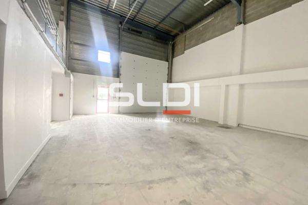Locaux d'activités A LOUER - GENAS - 318 m²