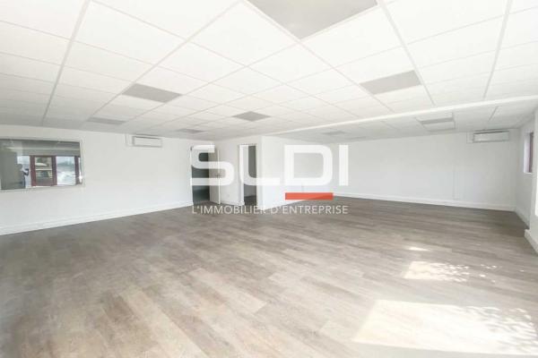 Locaux d'activités A LOUER - GENAS - 318 m²