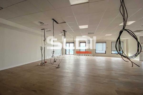 Bureaux A LOUER - GENAS - 554 m²