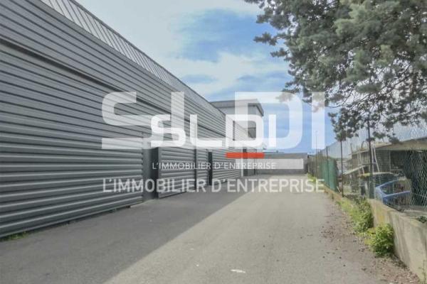 Locaux d'activités A VENDRE OU A LOUER - DECINES CHARPIEU - 2 300 m²