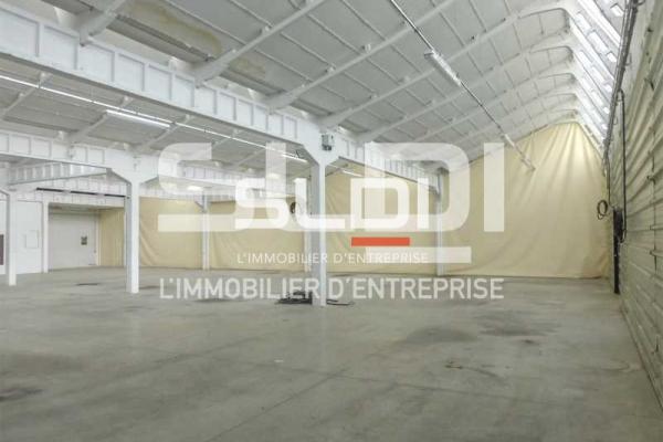 Locaux d'activités A VENDRE OU A LOUER - DECINES CHARPIEU - 2 300 m²