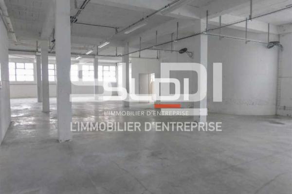Locaux d'activités A VENDRE OU A LOUER - DECINES CHARPIEU - 2 300 m²