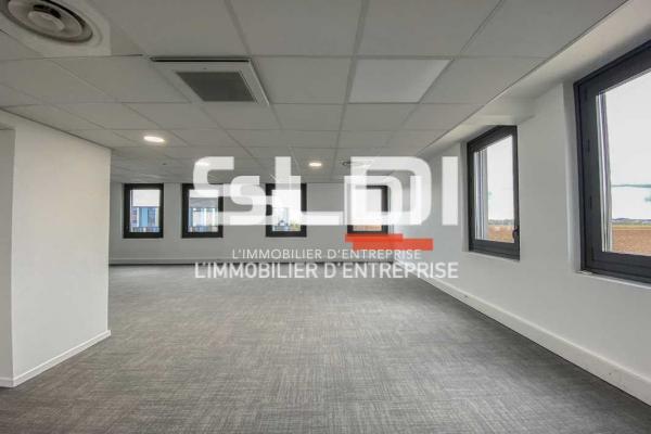 Bureaux A LOUER - COLOMBIER SAUGNIEU - 390 m²