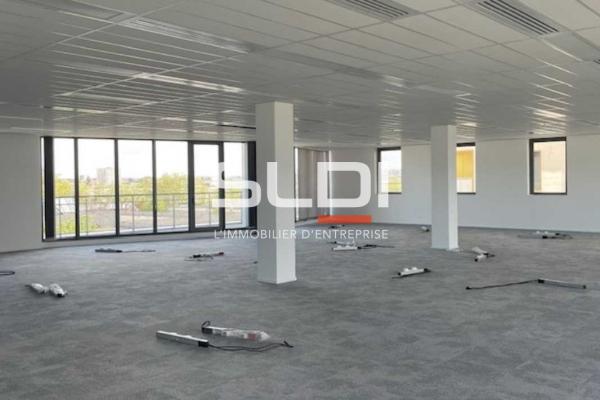Bureaux A VENDRE OU A LOUER - VENISSIEUX - 2 354 m²