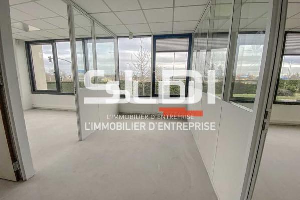 Bureaux A LOUER - BRON - 163 m²