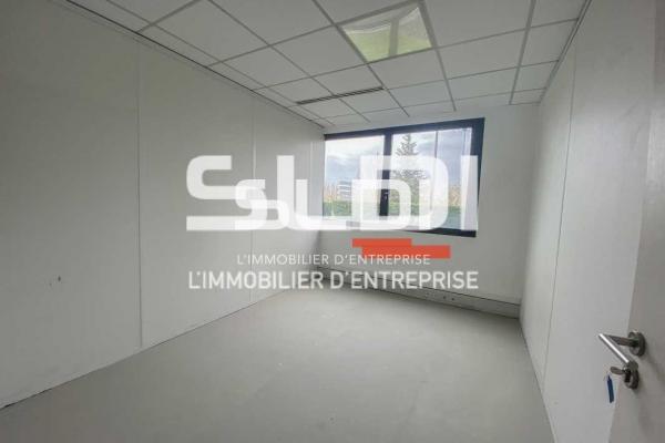 Bureaux A LOUER - BRON - 163 m²