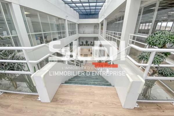 Bureaux A LOUER - BRON - 163 m²