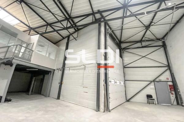 Locaux d'activités A VENDRE OU A LOUER - SAINT PRIEST - 500 m²