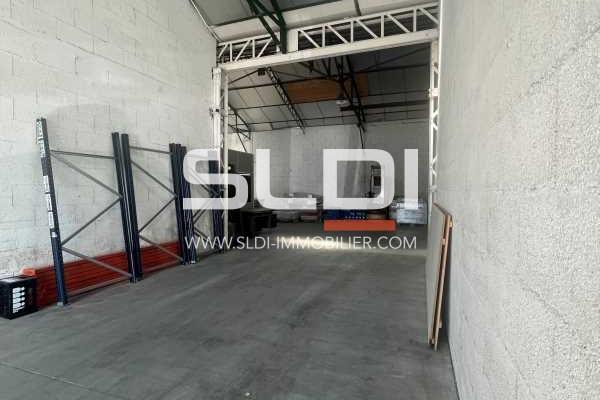 Locaux d'activités A LOUER - VENISSIEUX - 1 351 m²