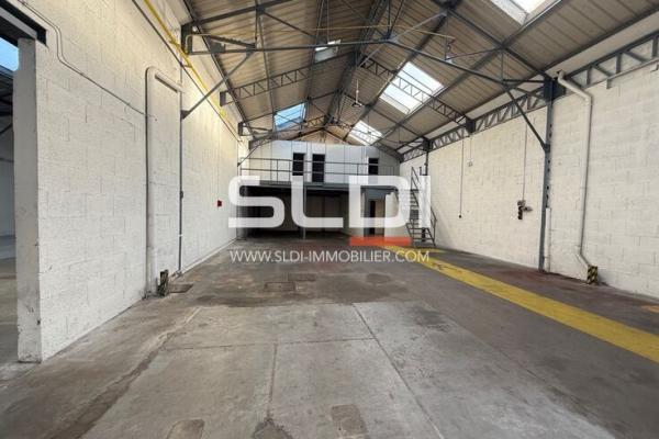 Locaux d'activités A LOUER - VENISSIEUX - 1 431 m²