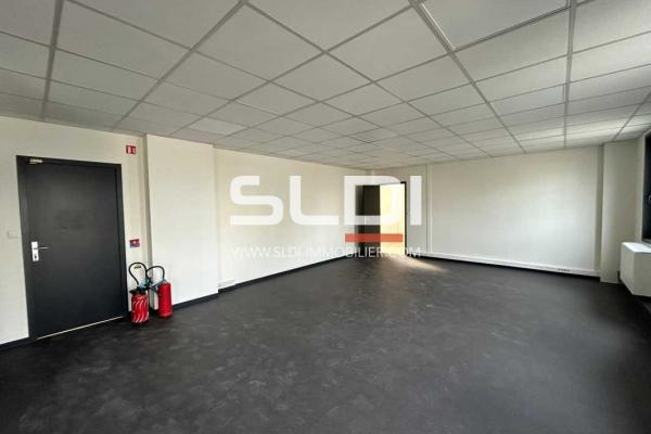 Locaux d'activités A LOUER - DARDILLY - 206 m²