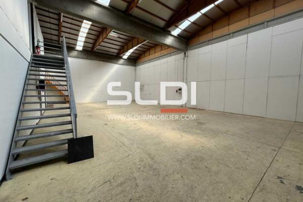 Locaux d'activités A LOUER - DARDILLY - 440 m²