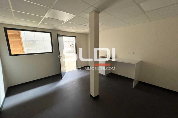 Locaux d'activités A LOUER - DARDILLY - 440 m²