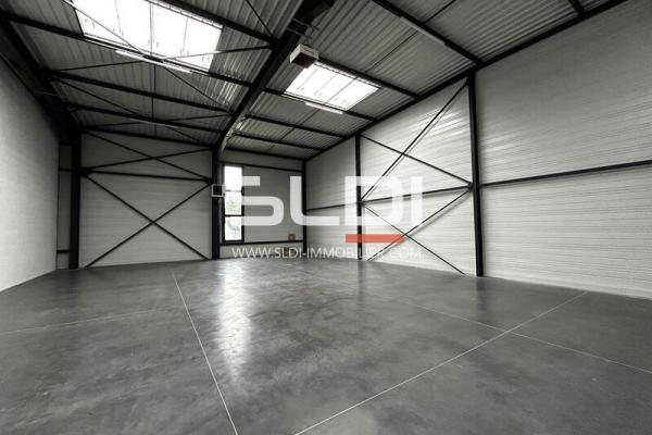 Locaux d'activités A LOUER - SAINT PRIEST - 355 m²