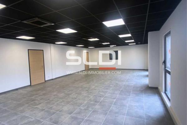 Locaux d'activités A LOUER - SAINT PRIEST - 355 m²