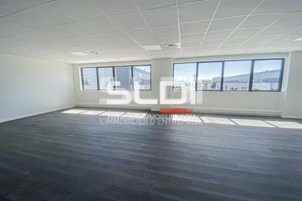 Locaux d'activités A LOUER - MEYZIEU - 1 531 m²