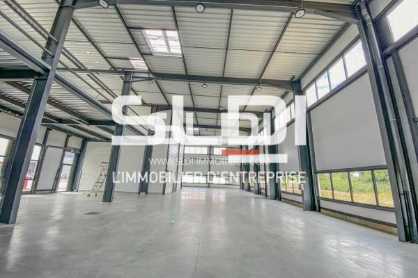 Locaux d'activités A LOUER - MEYZIEU - 2 055 m²