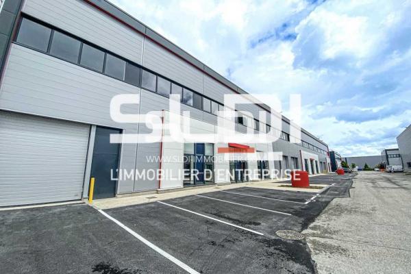 Locaux d'activités A LOUER - MEYZIEU - 2 055 m²