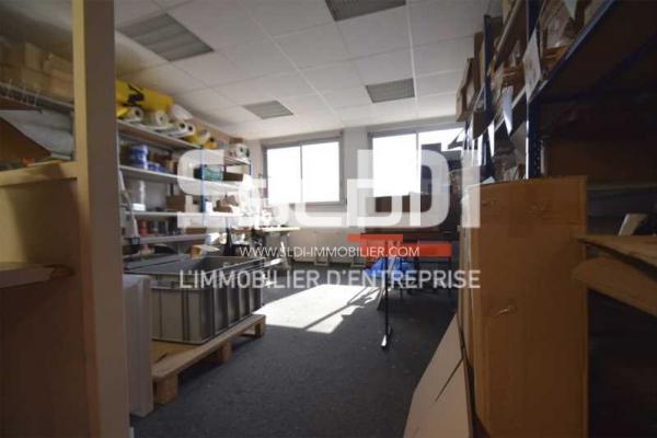 Locaux d'activités A LOUER - CHASSIEU - 317 m²