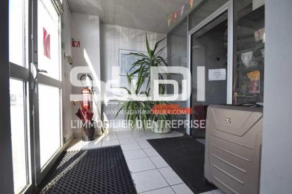 Locaux d'activités A LOUER - CHASSIEU - 317 m²