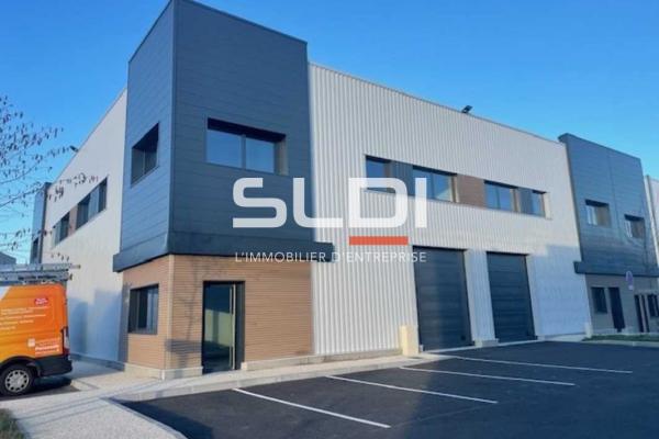 Locaux d'activités A VENDRE OU A LOUER - LA TOUR DE SALVAGNY - 246 m²