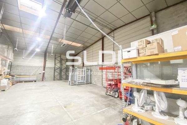 Locaux d'activités A LOUER - CHASSIEU - 1 600 m²