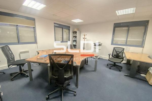 Locaux d'activités A LOUER - CHASSIEU - 1 600 m²