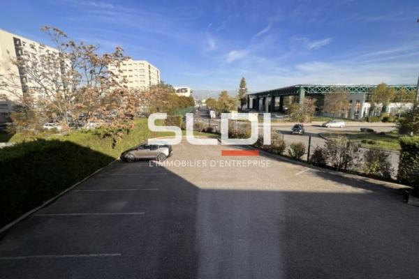 Locaux d'activités A LOUER - VENISSIEUX - 744 m²