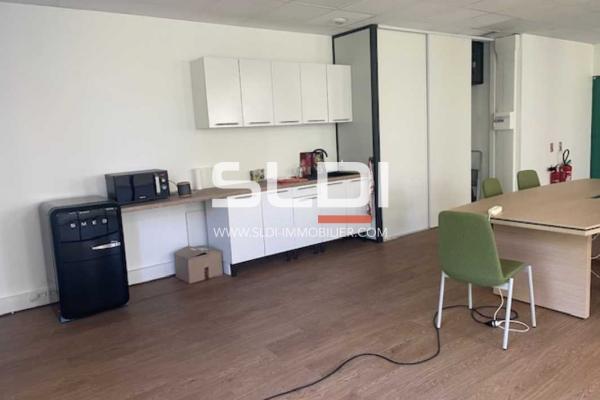 Bureaux A LOUER - SAINT PRIEST - 104 m²