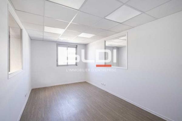 Locaux d'activités A LOUER - CORBAS - 4 294 m²